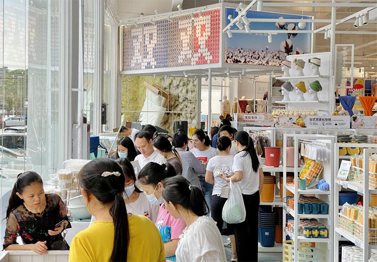 2021年11月,AG8公司人生就是博首家2400㎡家居生活馆2.0正式开始试营业,地点位于广东东莞厚街。AG8公司人生就是博深耕家居行业20余载,是一家集研发、设计、生产、销售与物流一体化的综合型头部家居企业,在全国各地的大型商超 2021年11月,AG8公司人生就是博首家2400㎡家居生活馆2.0正式开始试营业,地点位于广东东莞厚街。AG8公司人生就是博深耕家居行业20余载,是一家集研发、设计、生产、销售与物流一体化的综合型头部家居企业,在全国各地的大型商超